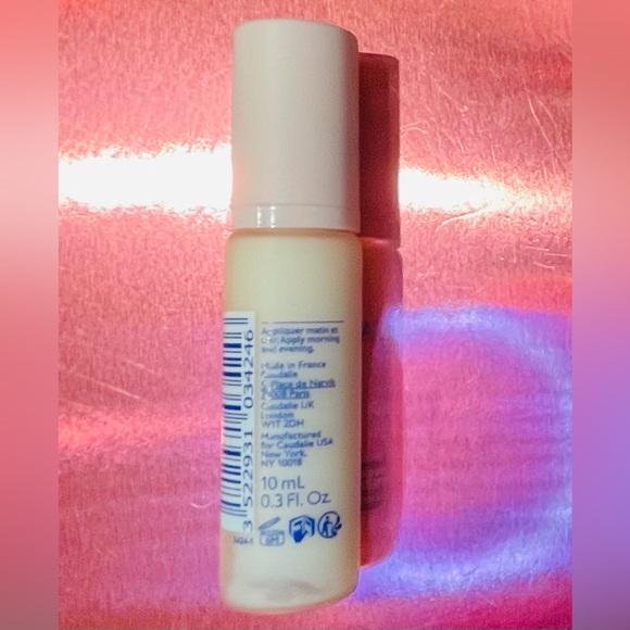 Caudalie Resveratrol-Lift
Instant Firming Serum - Picture 2 of 3